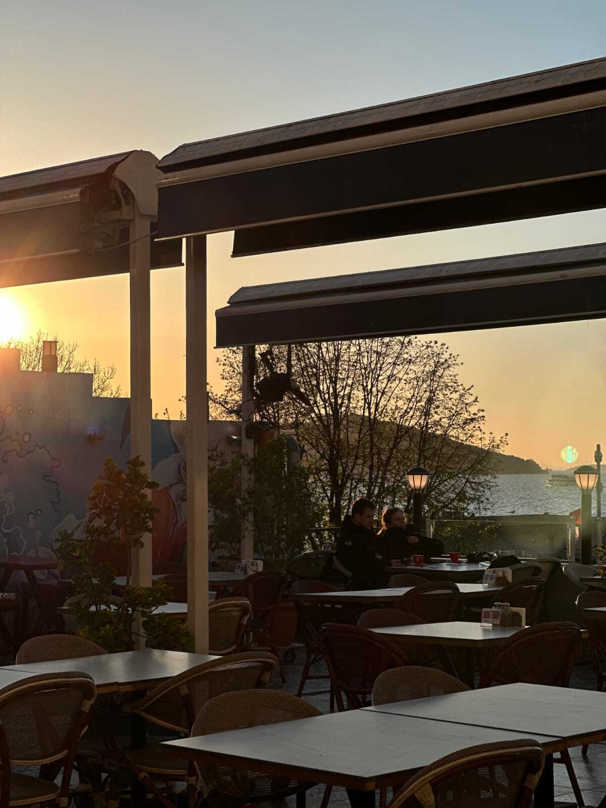 Buyukada Madam Sofia Cafe Bar 1