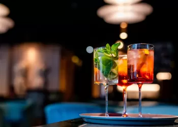 Büyükada Alkollü Mekanlar: Rakı Şarap ve Eğlencenin Adası