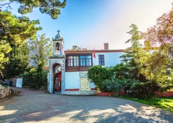 Büyükada Aya Yorgi Kilisesi: Maneviyatın ve Tarihin Zirvesi