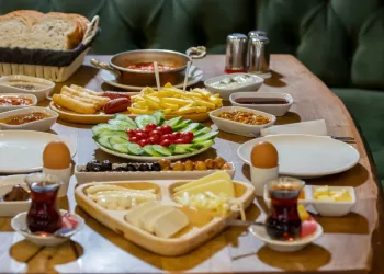 Büyükada Serpme Kahvaltı Mekanları: En İyi Mekanlar ve Fiyatlar