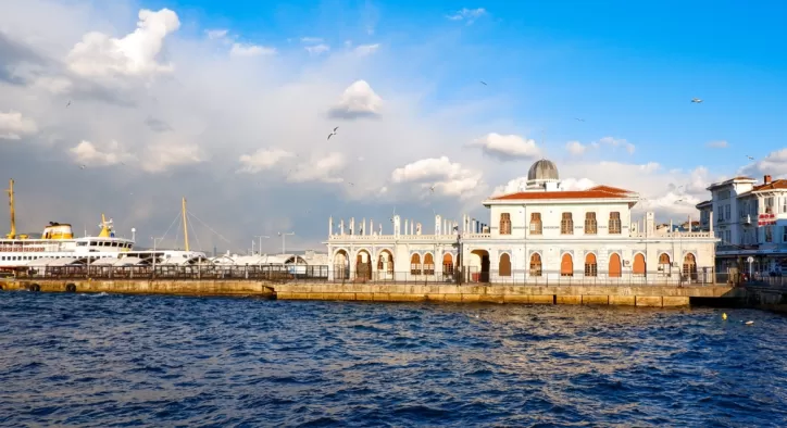 Büyükada’da Yaşayan Ünlüler: Sanat, Edebiyat ve Tarihin Buluşma Noktası